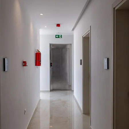 Monel ホテル クサミル