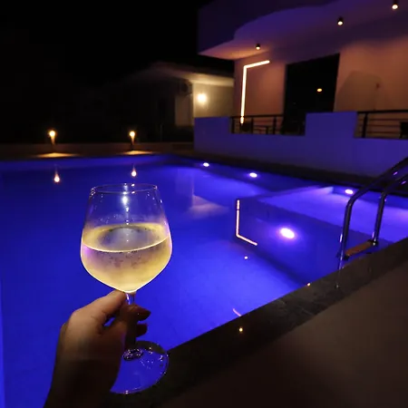 ホテル Monel クサミル