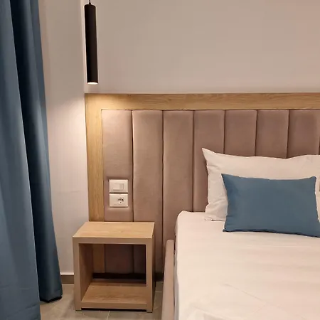 Monel ホテル クサミル